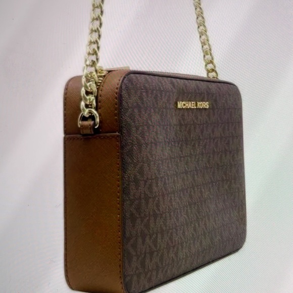 COPY - NWT Michael Kors Crossbody Bag. - Picture 14 of 15